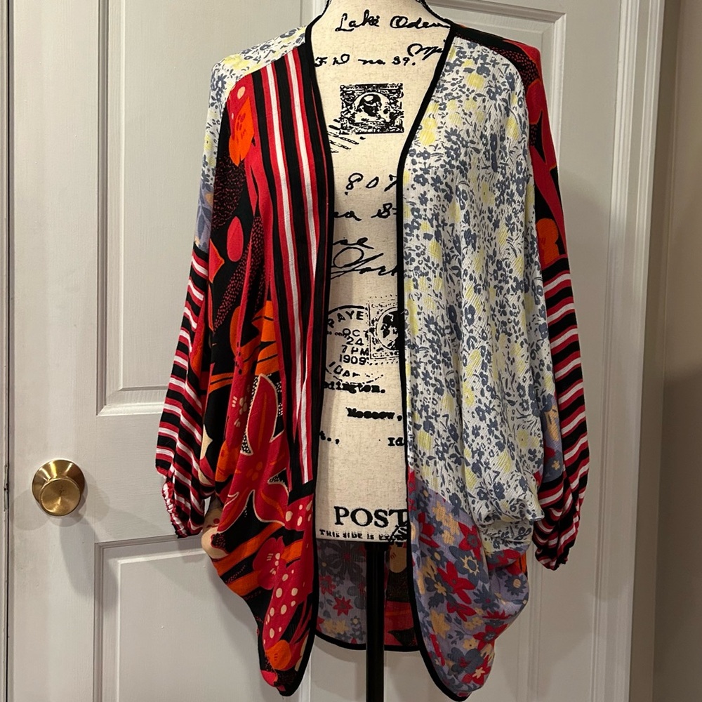 Anna & Ava Kimono Topper - Picture 3 of 12